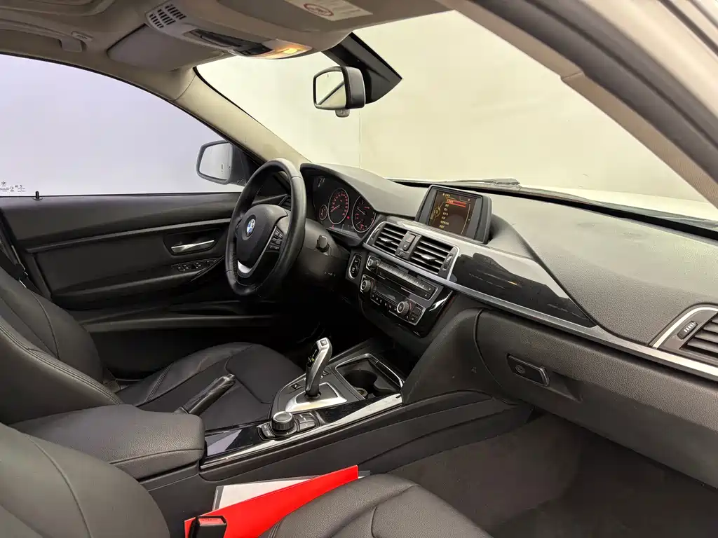 BMW 3 Series 2017 — фото 15