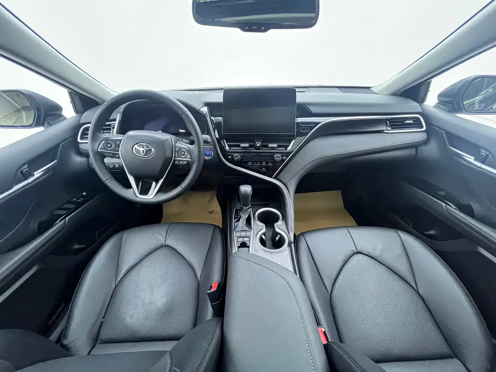 Toyota Camry 2024 — фото 11