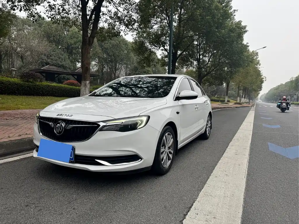 Buick Excelle 2019 — фото 1