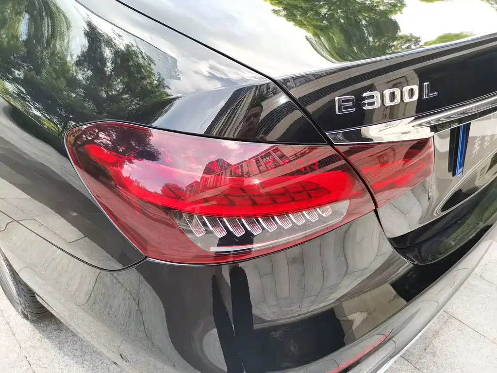 Mercedes-Benz E-Class 2023 — фото 10
