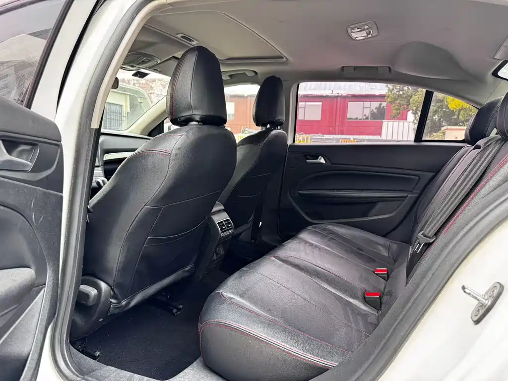 Peugeot 408 2016