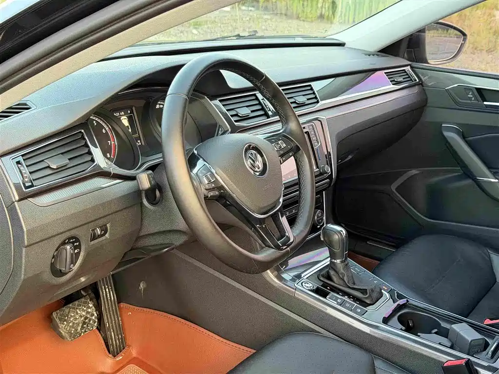 Volkswagen Passat 2017 — фото 11