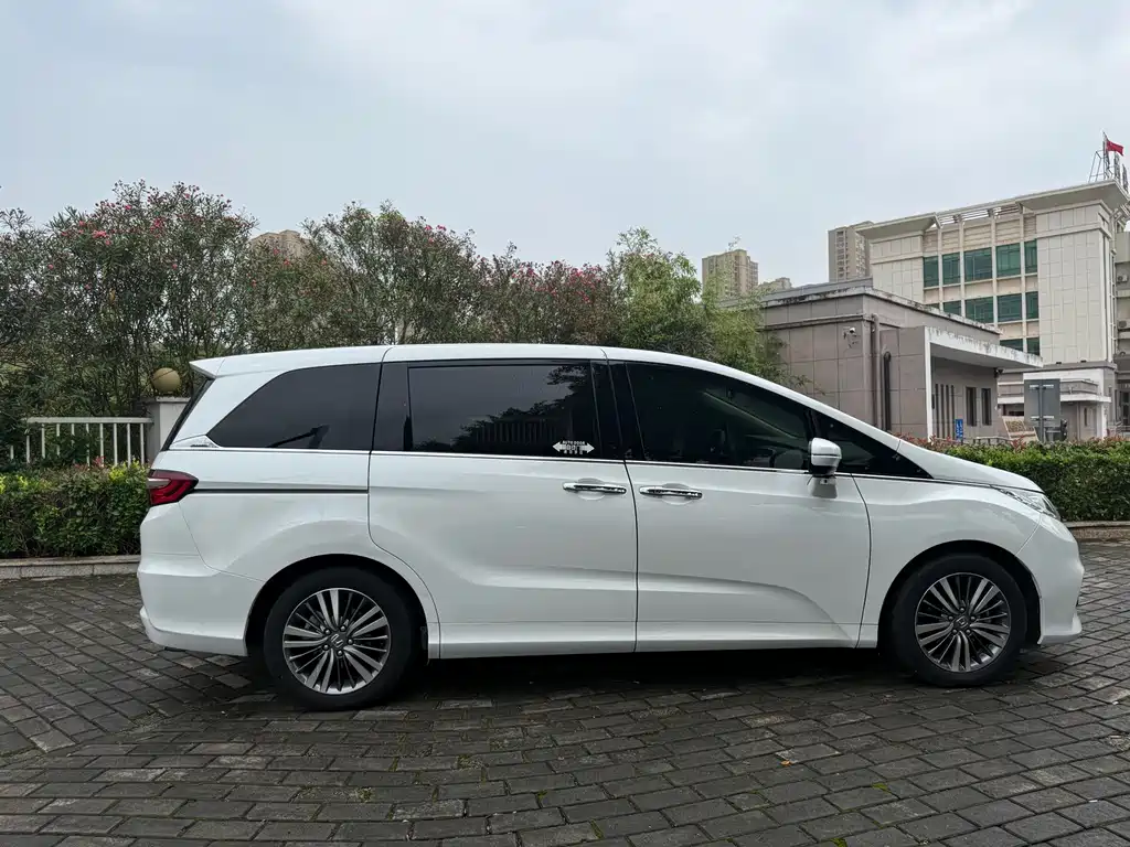 Honda Odyssey 2018 — фото 10