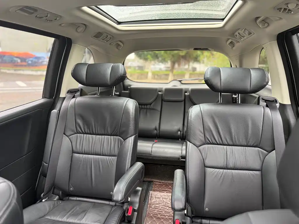 Honda Odyssey 2018 — фото 17