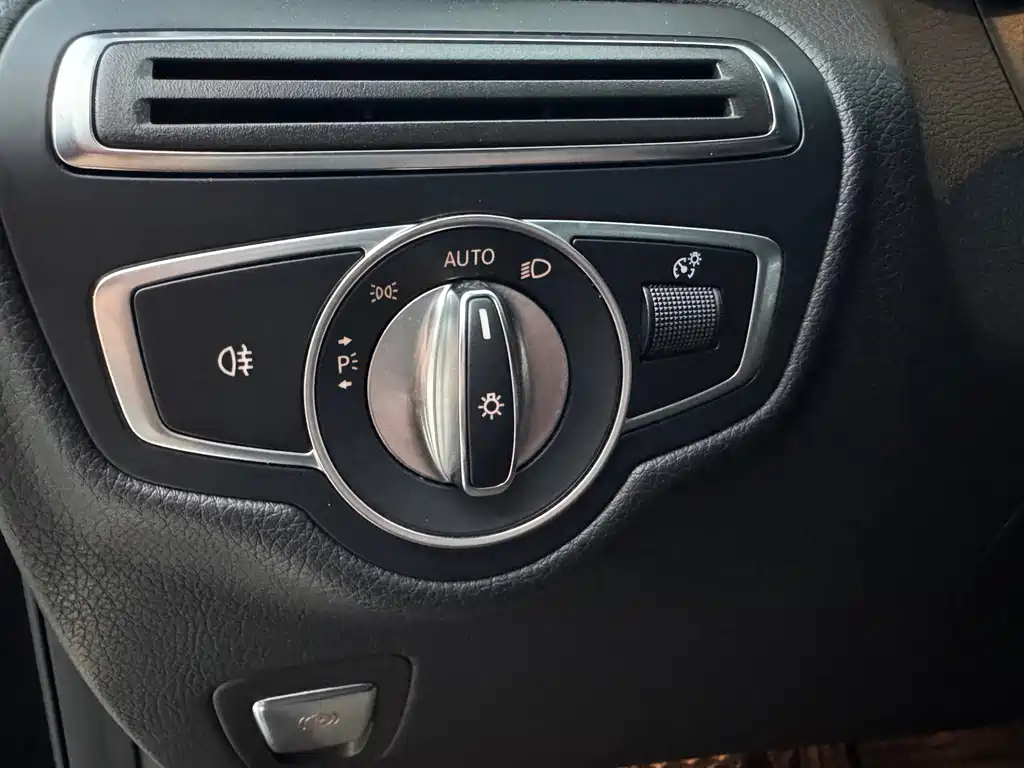 Mercedes-Benz GLC 2018 — фото 16