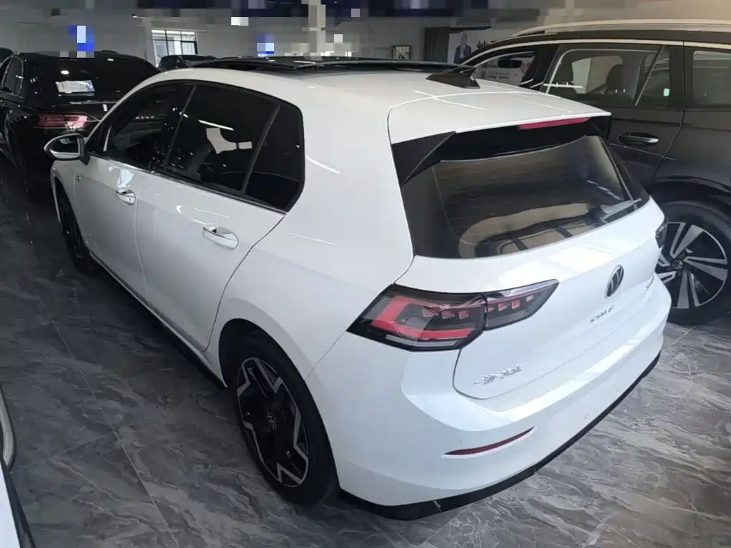 Volkswagen Golf 2025