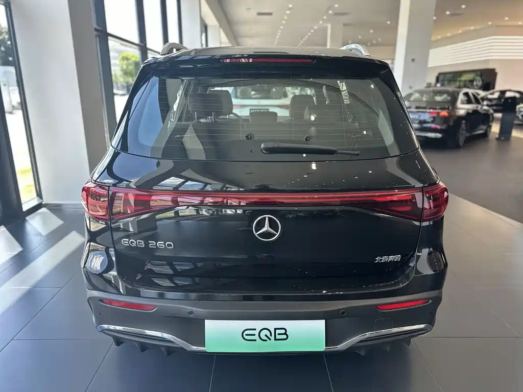 Mercedes-Benz EQB 2025
