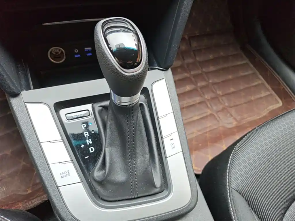 Hyundai Elantra 2019 — фото 14