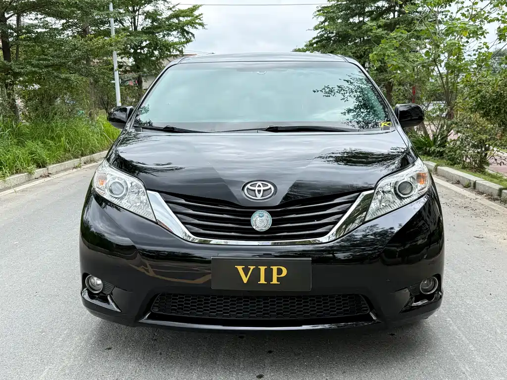 Toyota Sienna 2018 — фото 2