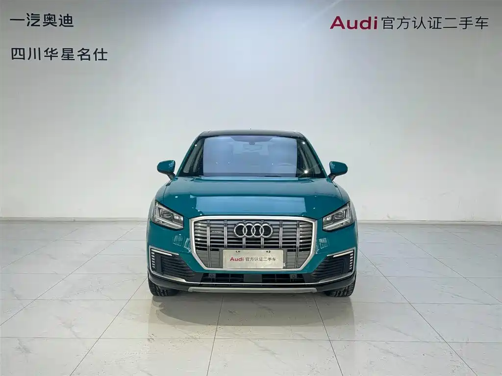 Audi Q2L e-tron 2021 — фото 2