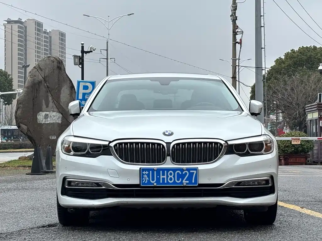 BMW 5 Series 2018 — фото 1