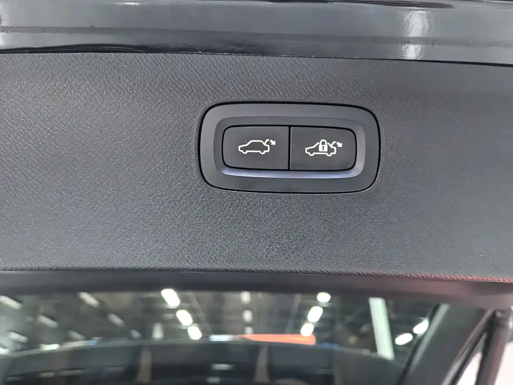 Volvo XC90 2015 — фото 15