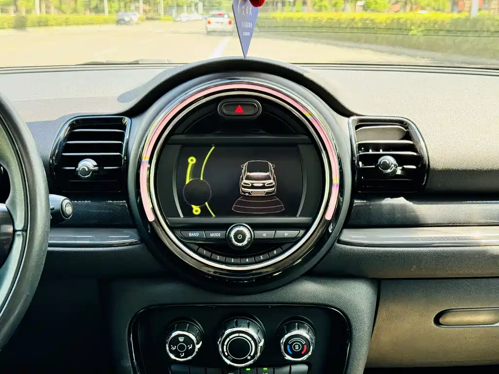 MINI Clubman 2017 — фото 9