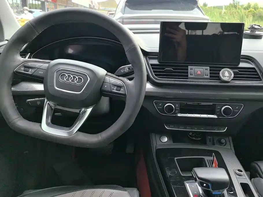Audi Q5L 2023 — фото 12