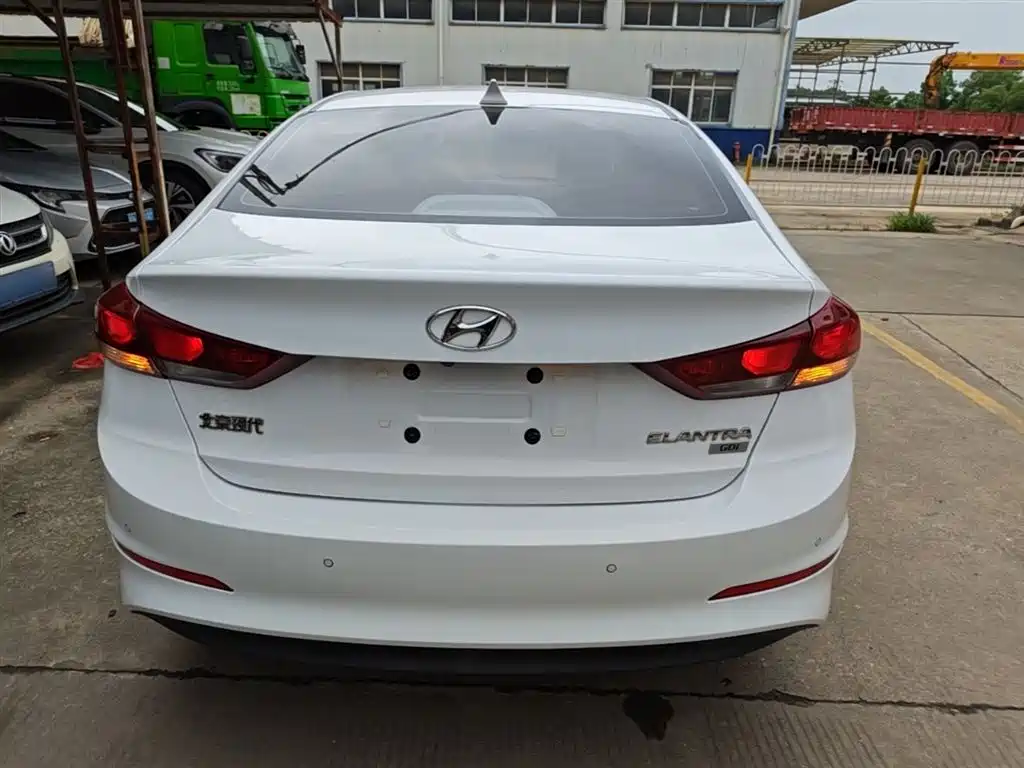 Hyundai Elantra 2019 — фото 6