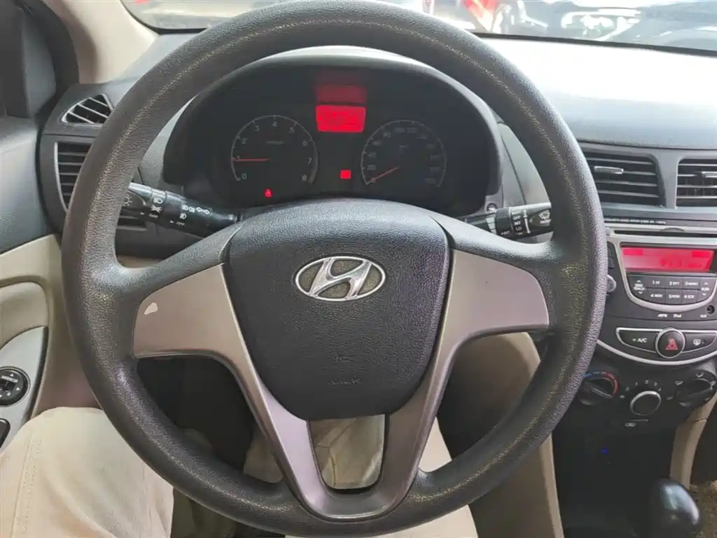 Hyundai Verna 2016 — фото 11