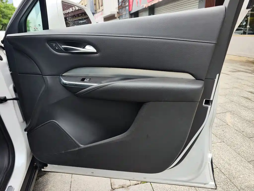Cadillac XT4 2020 — фото 11