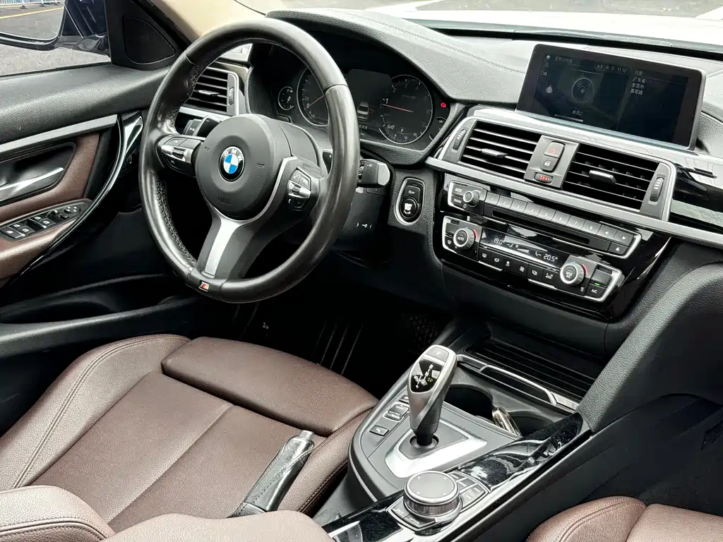 BMW 3 Series 2019 — фото 10