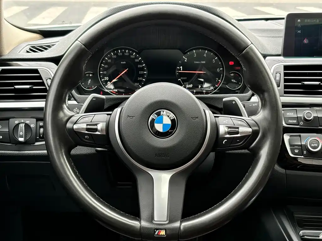 BMW 3 Series 2019 — фото 17