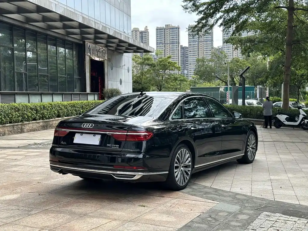 Audi A8 2020 — фото 19