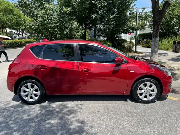 Nissan Tiida 2011