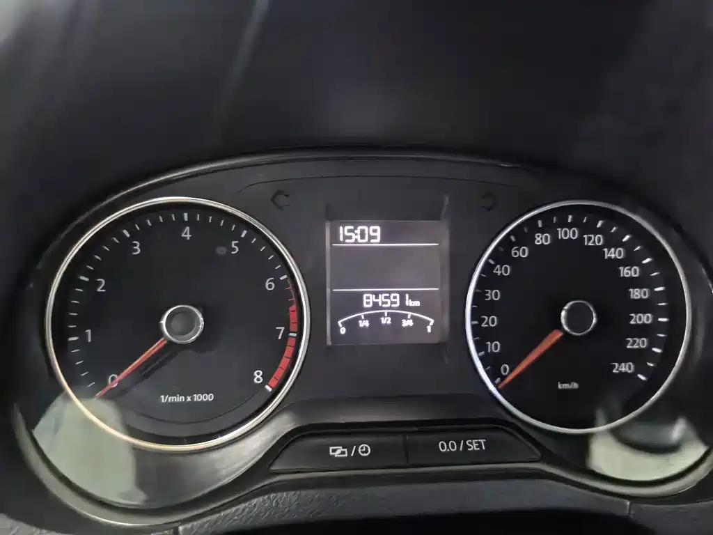 Volkswagen Polo 2015 — фото 11