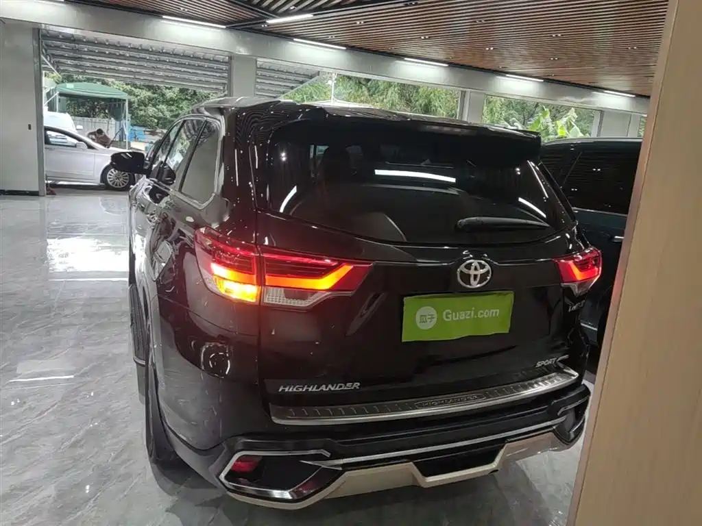 Toyota Highlander 2018 — фото 6