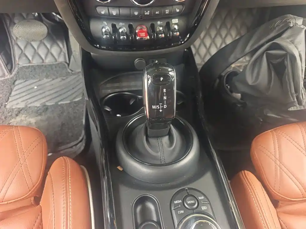 MINI Clubman 2023 — фото 14