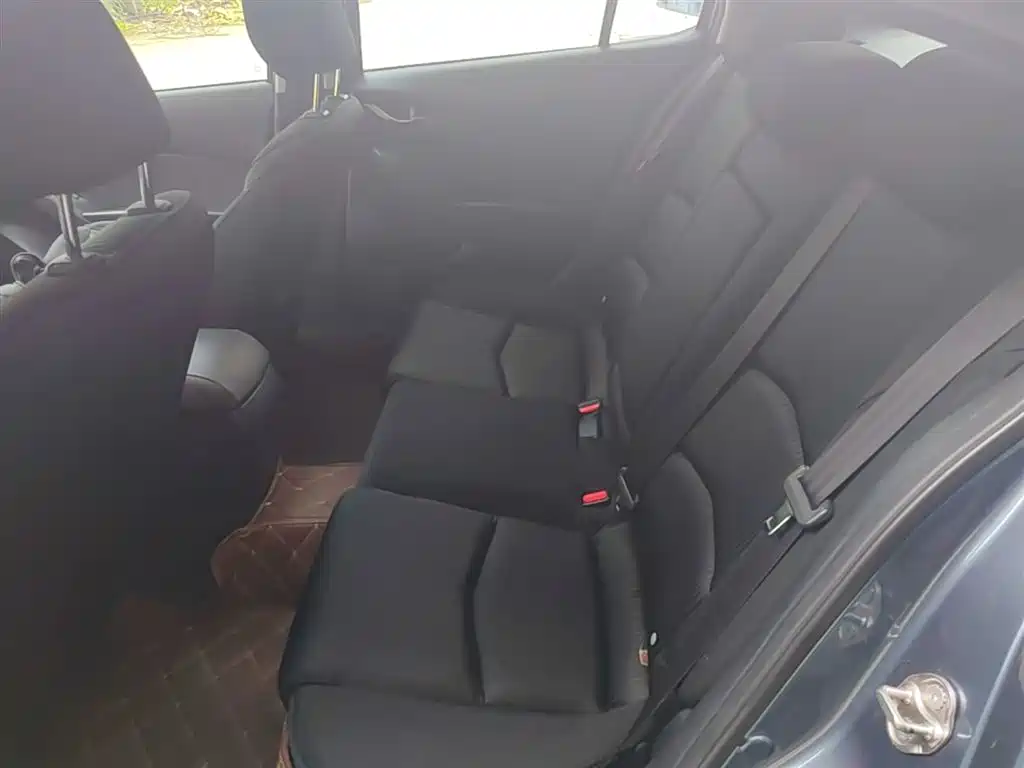 Mazda 3 Axela 2016 — фото 17