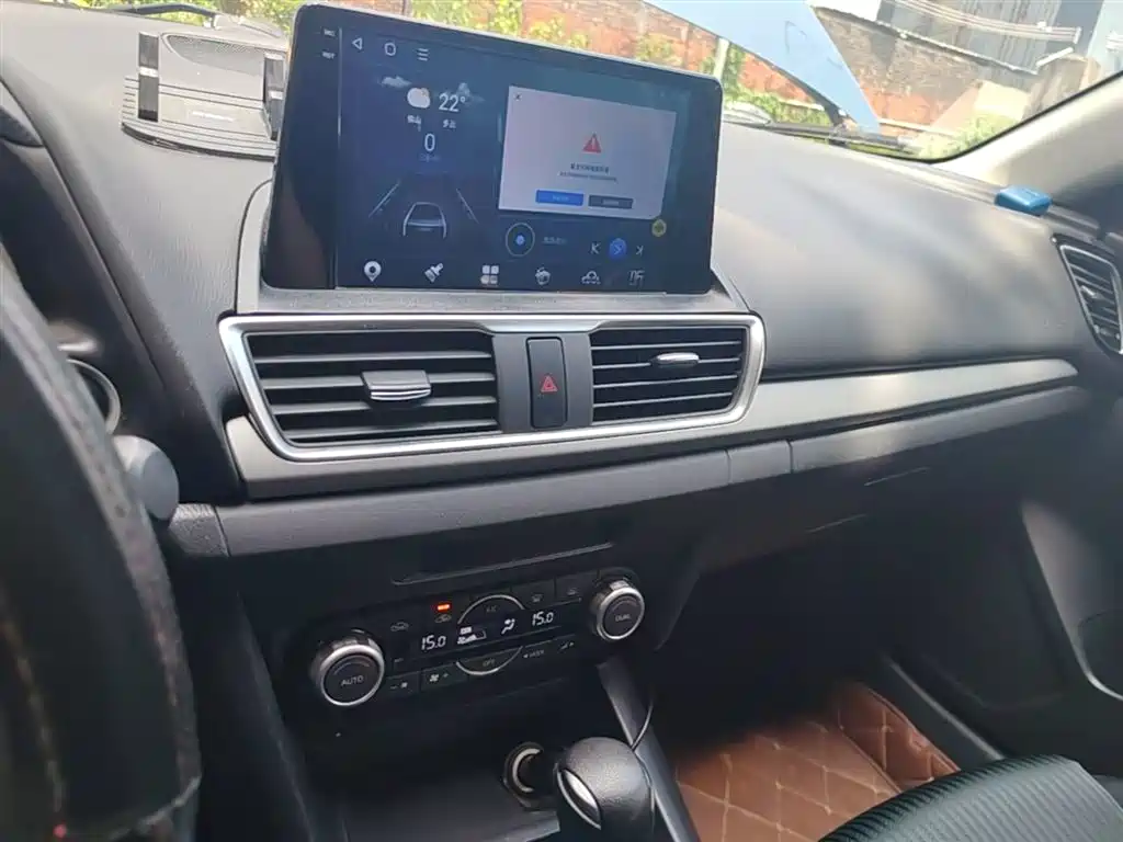 Mazda 3 Axela 2016 — фото 13