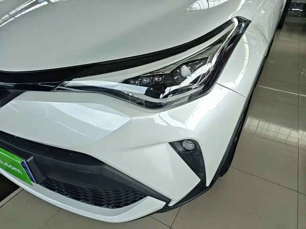 Toyota C-HR 2023 — фото 24