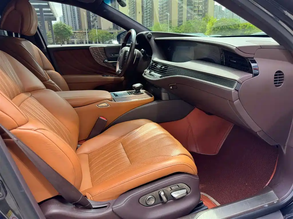 Lexus LS 2018 — фото 14