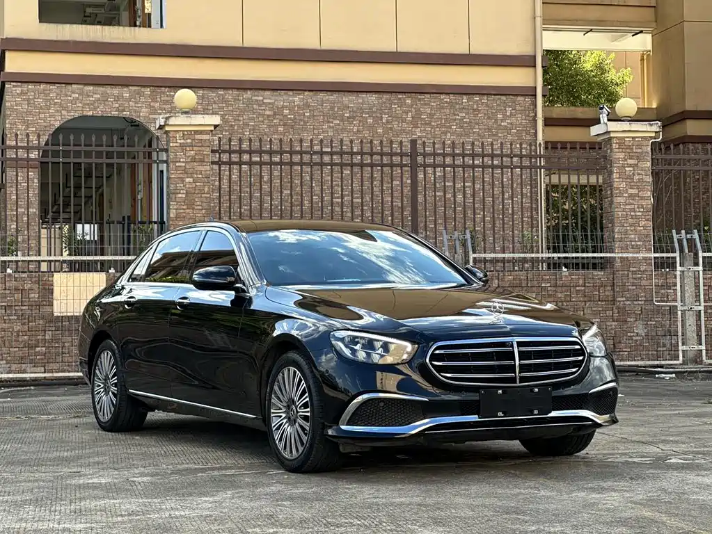Mercedes-Benz E-Class 2023 — фото 9