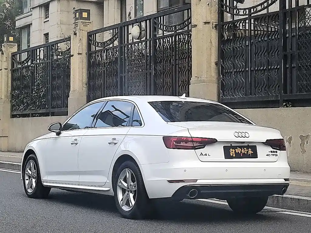Audi A4L 2017 — фото 21