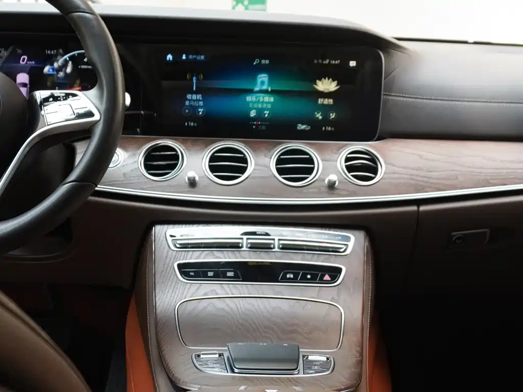 Mercedes-Benz E-Class 2021 — фото 27
