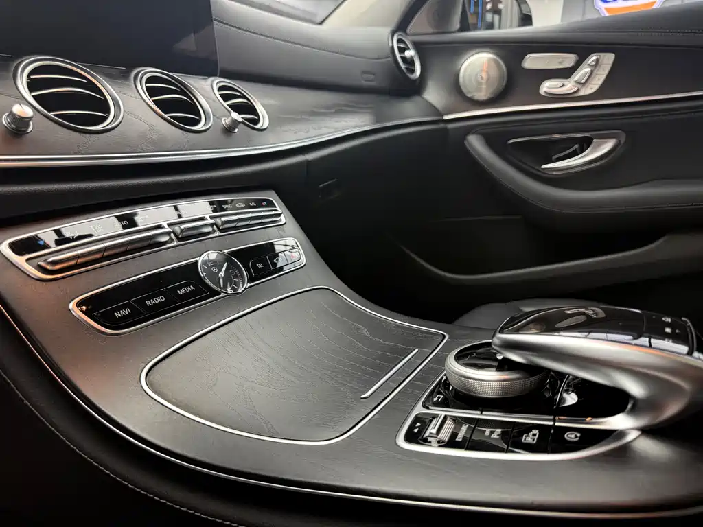 Mercedes-Benz E-Class 2018 — фото 10