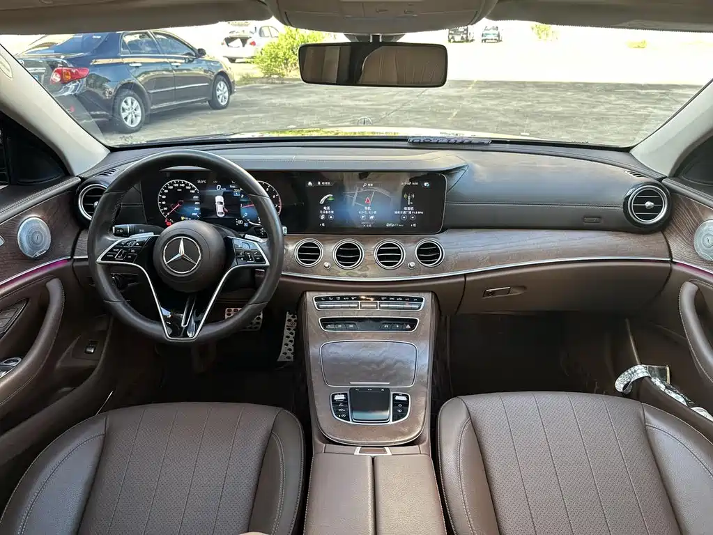 Mercedes-Benz E-Class 2023 — фото 6