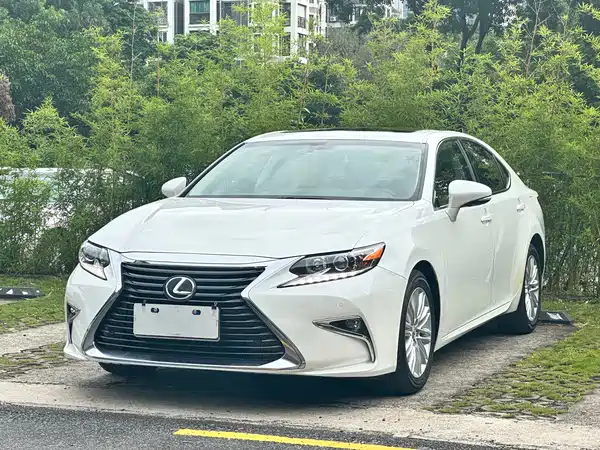 Lexus ES 2017