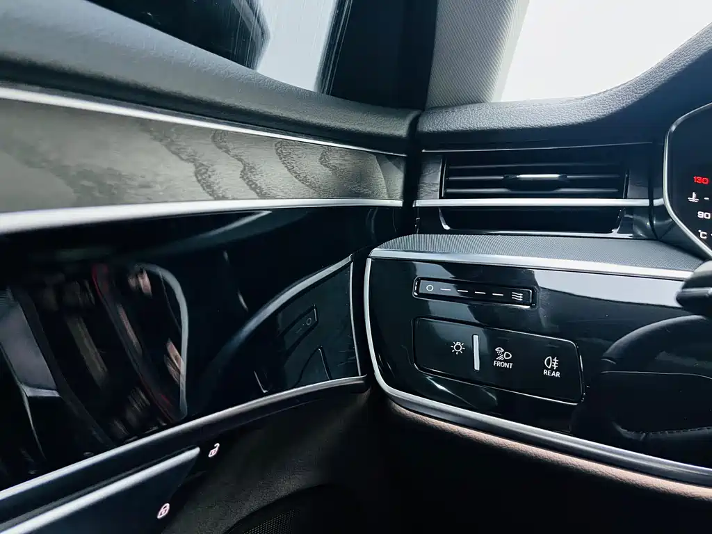 Audi A8 2018 — фото 8