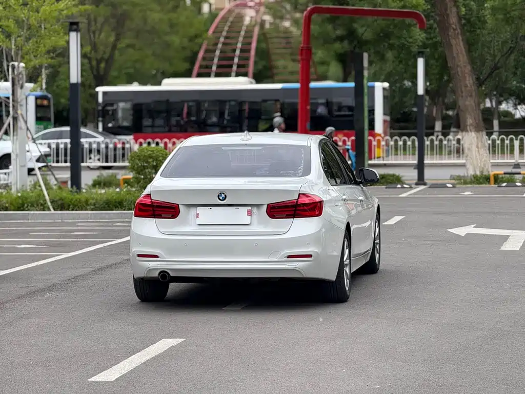 BMW 3 Series 2016 — фото 15