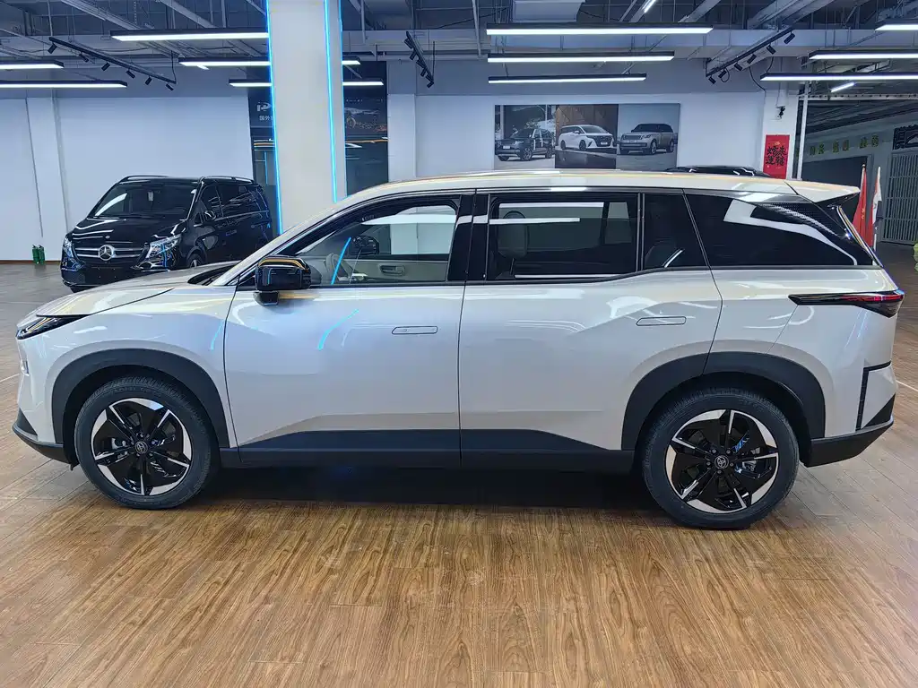 Toyota bZ3X — фото 8
