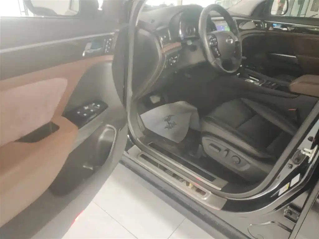 GAC Motor Trumpchi GS8 2017 — фото 12