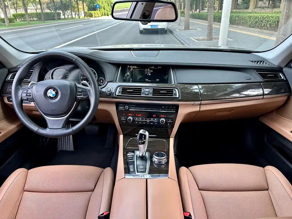 BMW 7 Series 2014 — фото 7