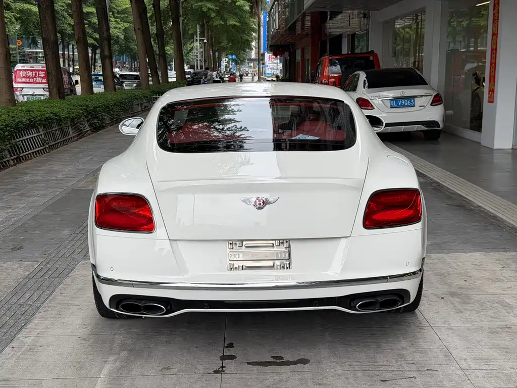 Bentley Continental 2017 — фото 10