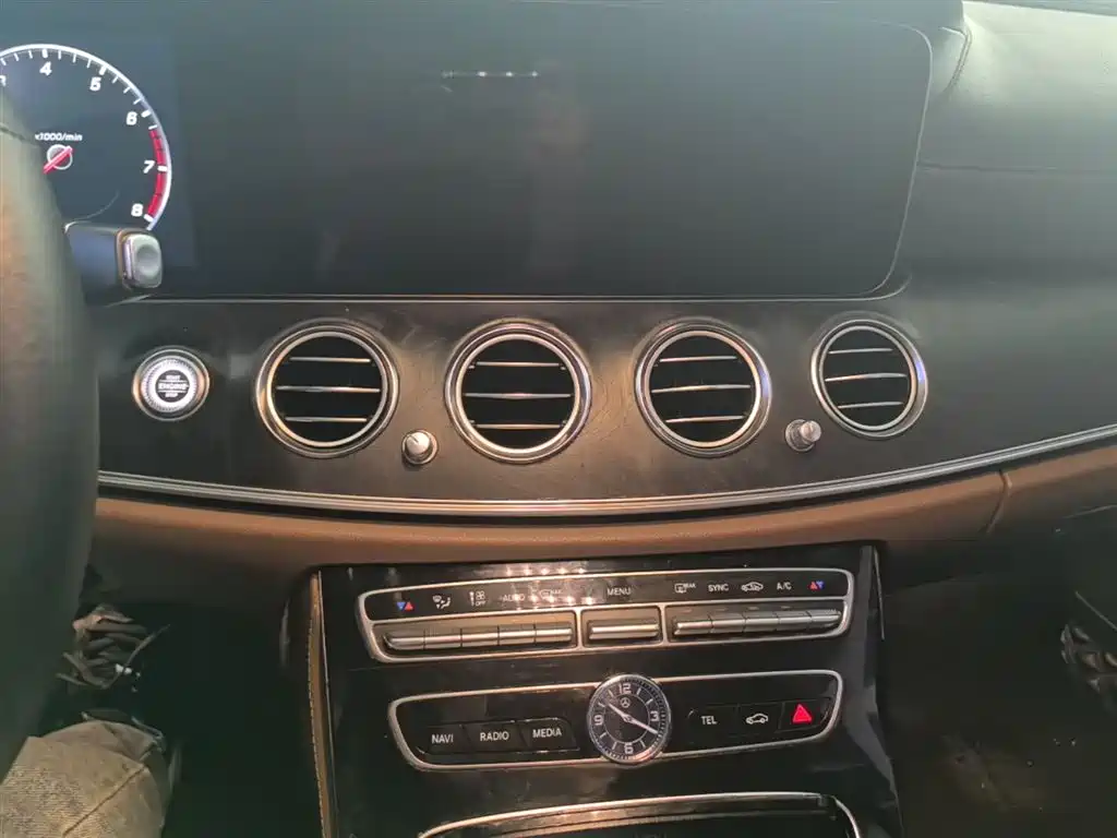 Mercedes-Benz E-Class 2017 — фото 13