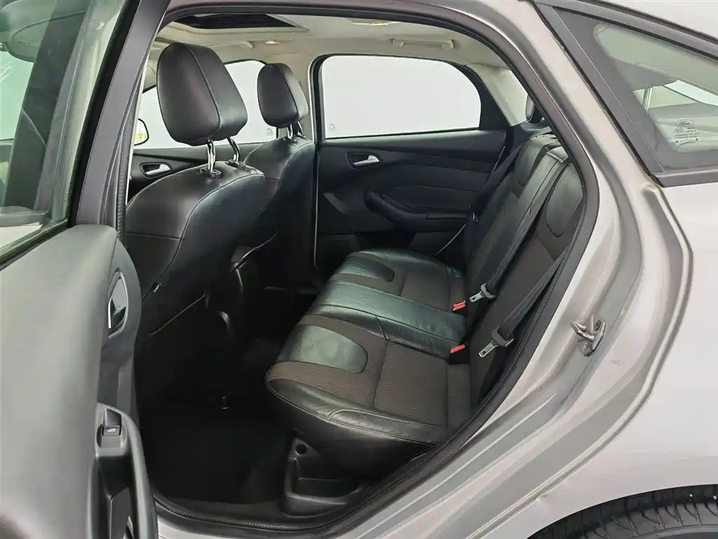 Ford Focus 2013 — фото 15