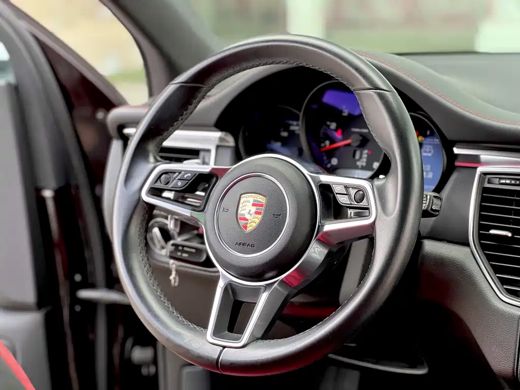 Porsche Macan 2018 — фото 15