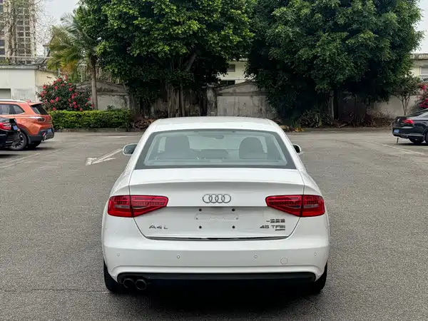 Audi A4L 2015