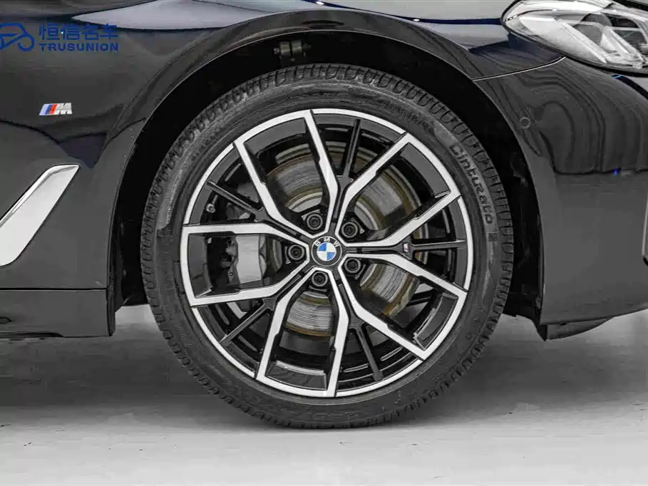 BMW 5 Series 2022 — фото 11