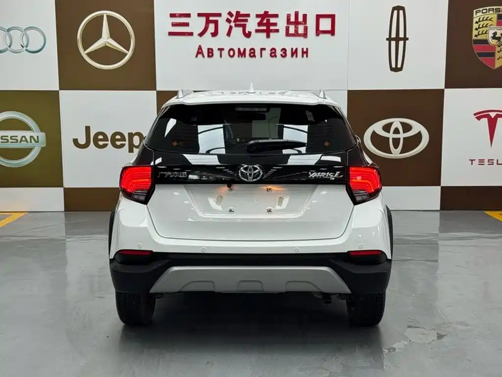 Toyota Yaris L 2023